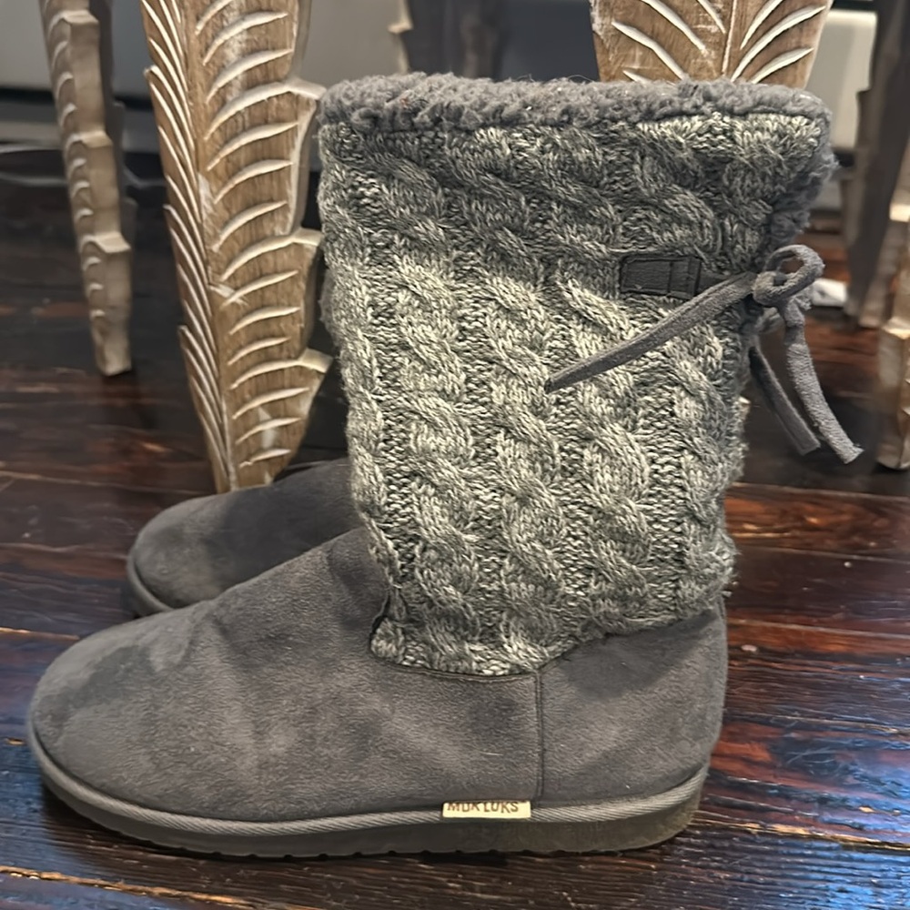 Muk Luks Slipper boots. Real soles to wear inside or out. Womens size 8